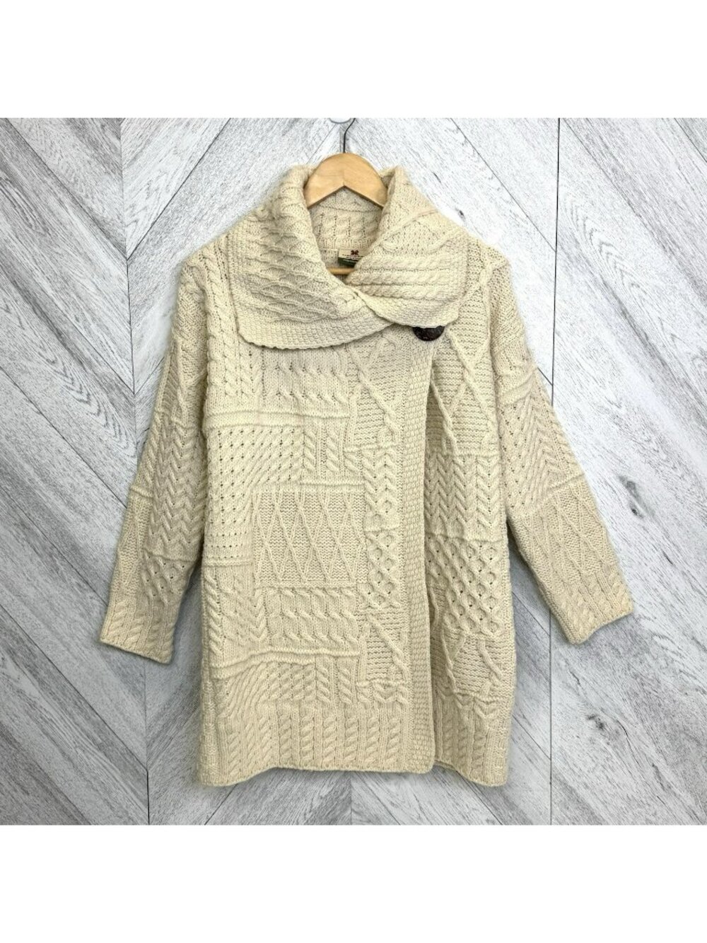 Carraigdonn Irish 100% Merino Wool Cardigan Sweater One Button Womens Medium